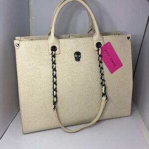 BETSEY JOHNSON NWT Large Skull Floral Embossed XOKIARA Tote Bag Cream